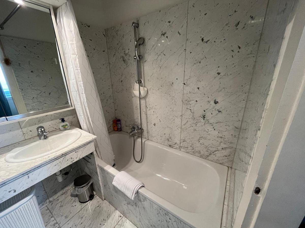 Stylish Apt Near Urania 1Br Apartment Виена Екстериор снимка