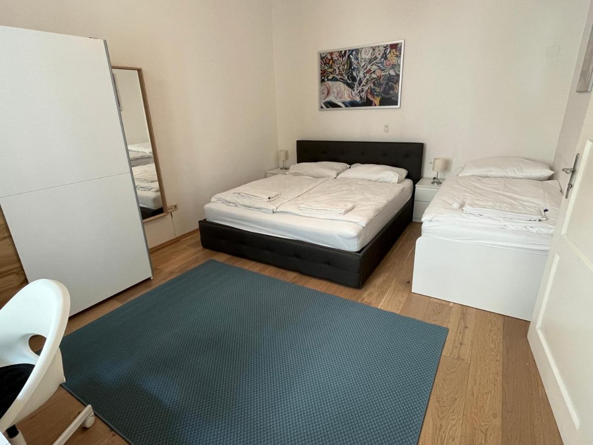 Stylish Apt Near Urania 1Br Apartment Виена Екстериор снимка
