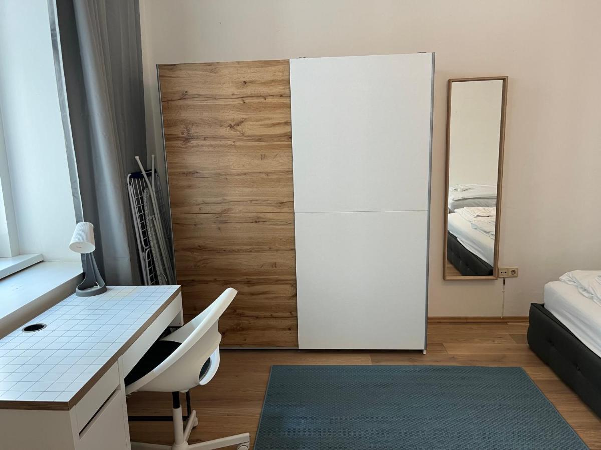 Stylish Apt Near Urania 1Br Apartment Виена Екстериор снимка