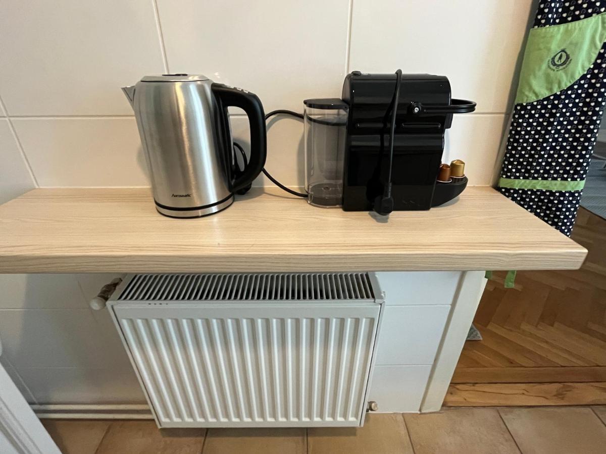 Stylish Apt Near Urania 1Br Apartment Виена Екстериор снимка