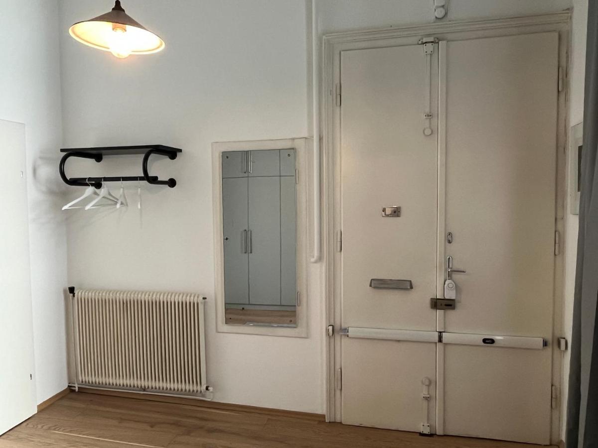 Stylish Apt Near Urania 1Br Apartment Виена Екстериор снимка