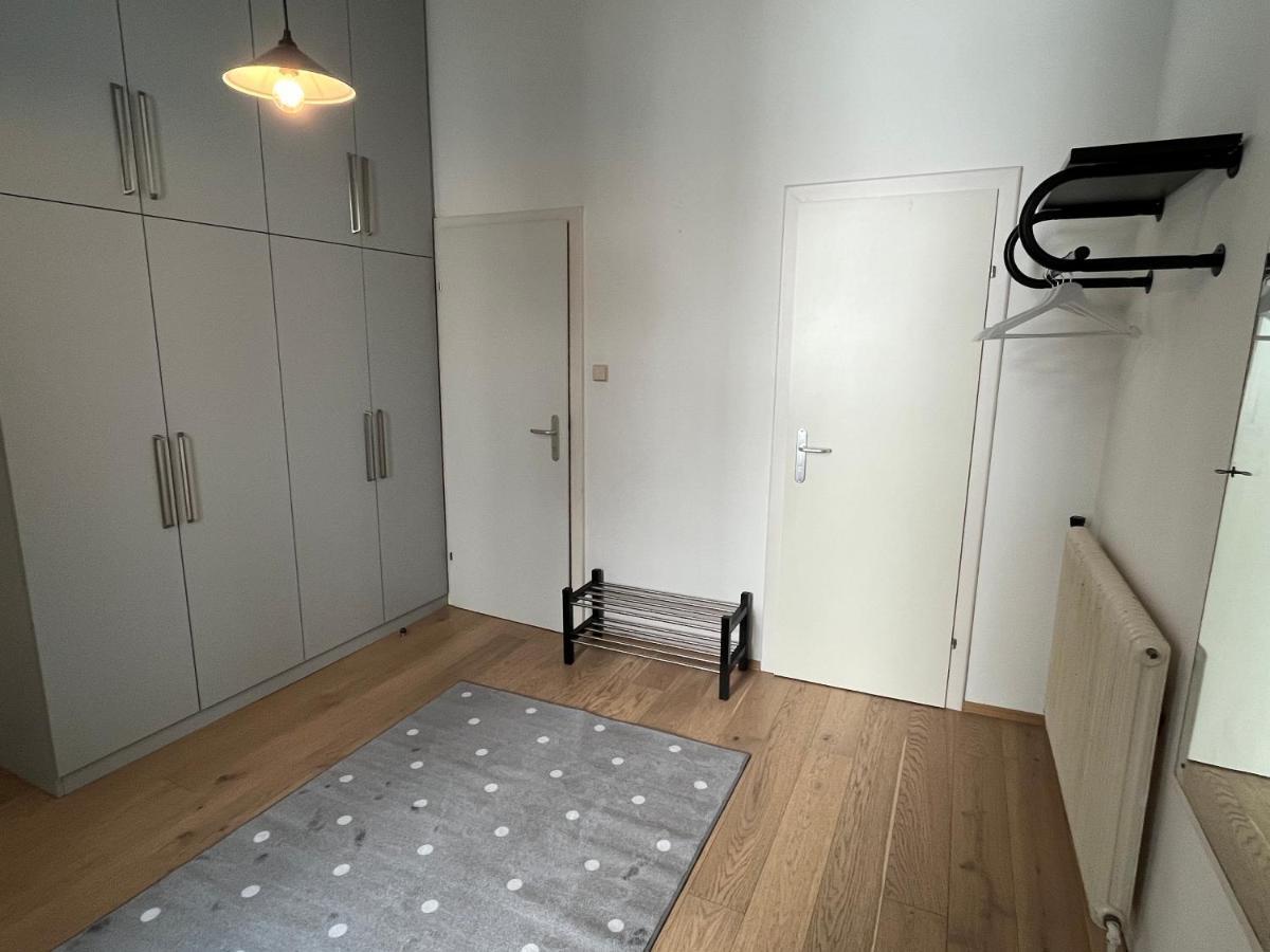 Stylish Apt Near Urania 1Br Apartment Виена Екстериор снимка