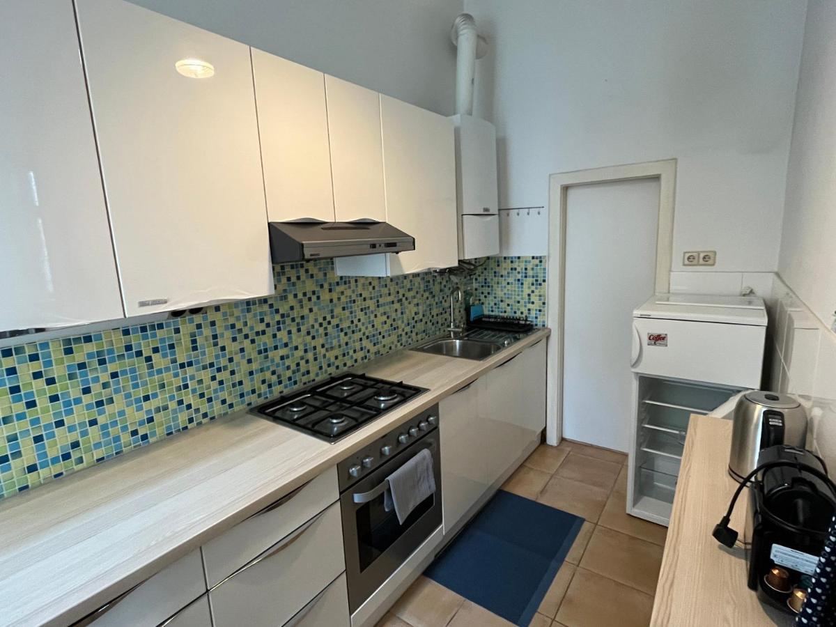 Stylish Apt Near Urania 1Br Apartment Виена Екстериор снимка
