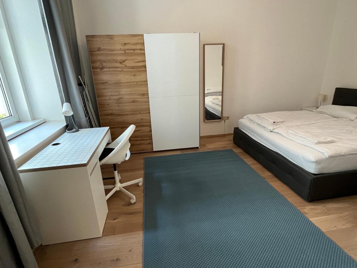 Stylish Apt Near Urania 1Br Apartment Виена Екстериор снимка